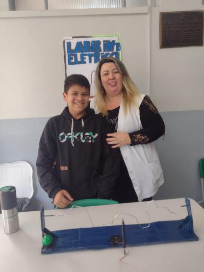 Escola LeocÃ¡dio JosÃ© Correia realizou a Feira de CiÃªncias com os Alunos do 5Âº ano